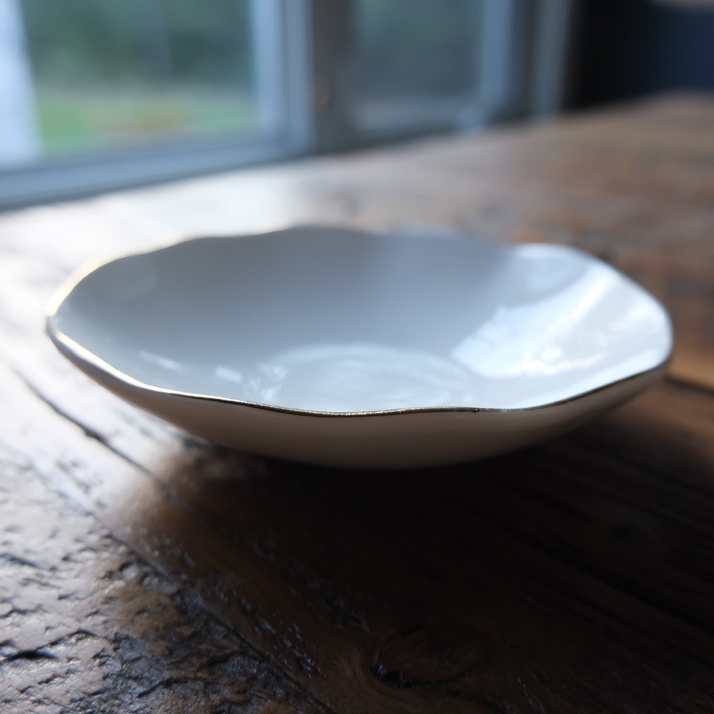 Like new: Small Ceramic Bowl with Gold Trim
